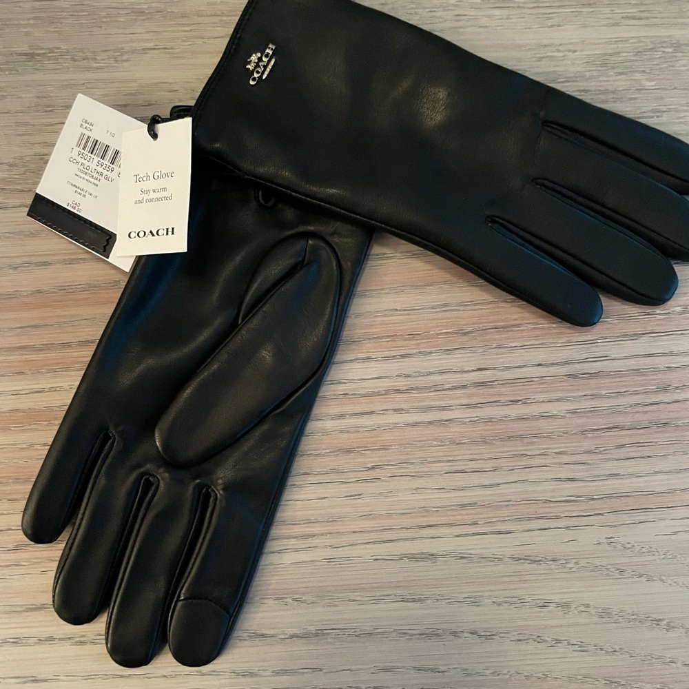 Coach  Plaque Leather Tech Gloves